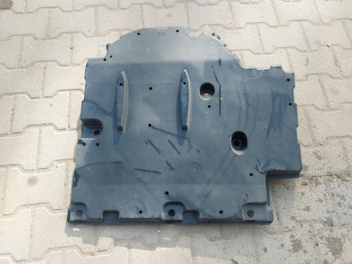 Toyota Yaris CROSS cover cover chassis 58415-0D010