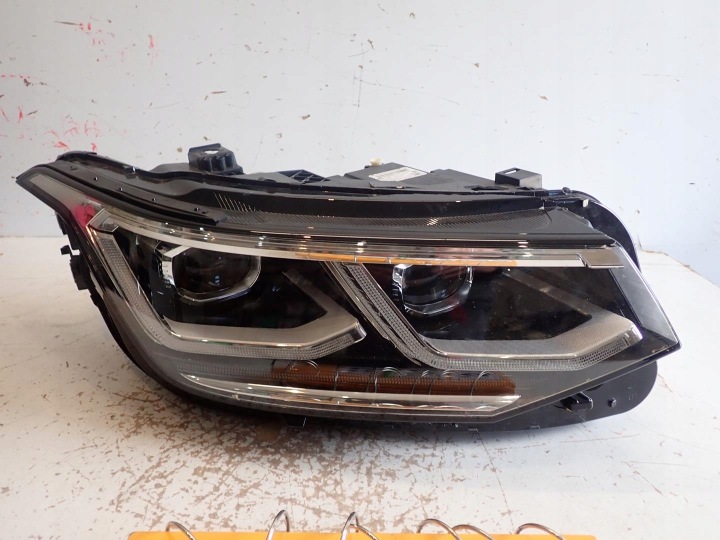 light front right VW TIGUAN II LIFT 2020