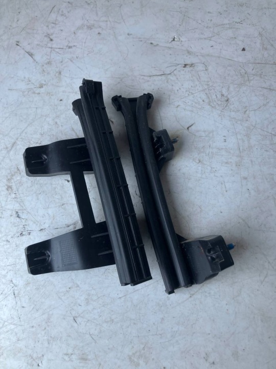 PROWADNICE Fenster Tür rechts heck RENAULT ARKANA 822186014R 822160931R