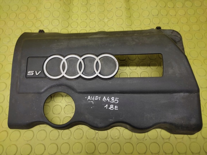 AUDI A4 B5 1.8 copertura GREMBIALINA Motore 058103724C