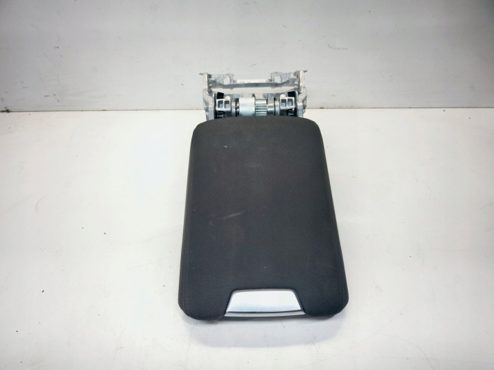 loketní opěrka předek nastavitelný AUDI A6 C8 *MATERIAL* 4K0864283D