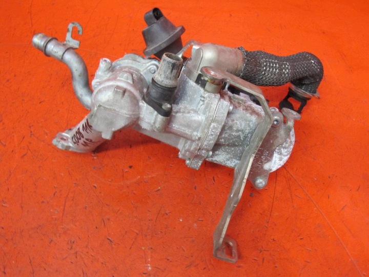 PEUGEOT 5008 1 a T87 0U 1.6 eHDI 9HR CITROEN C4 II ventil chladič EGR