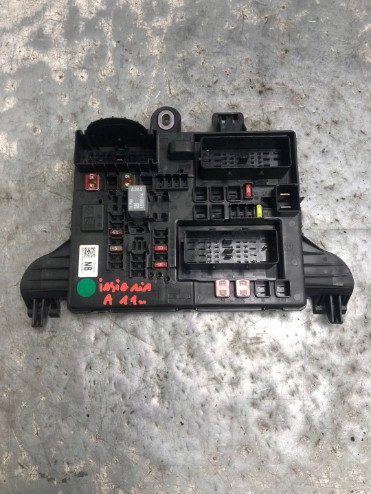 Szkerény biztosítékszekrény OPEL INSIGNIA A 13277318