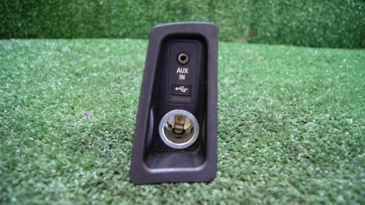 Adattatore USB BMW E88 61319129651