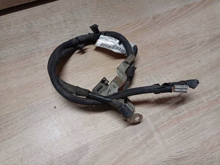 Borne cable pôle négatif Peugeot 2008 et 9813830280