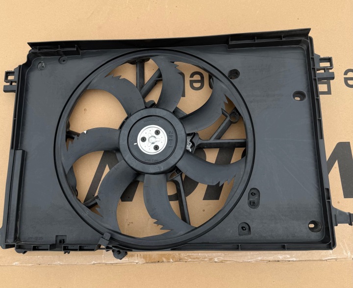 obal ventylátora chladiča ventilátor motorček originál TOYOTA RAV4 5