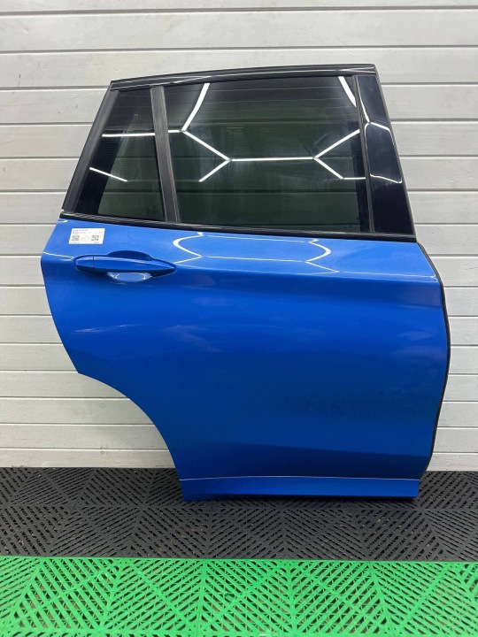 Tür hinten heck Seite rechts BMW X1 F48 komplet Farbe C1D