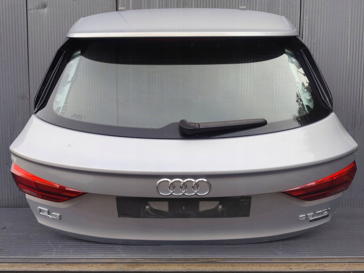 AUDI Q3 II 83A csomagtartó ajtó KOMPLETNA DEMONTAZ KAMERA