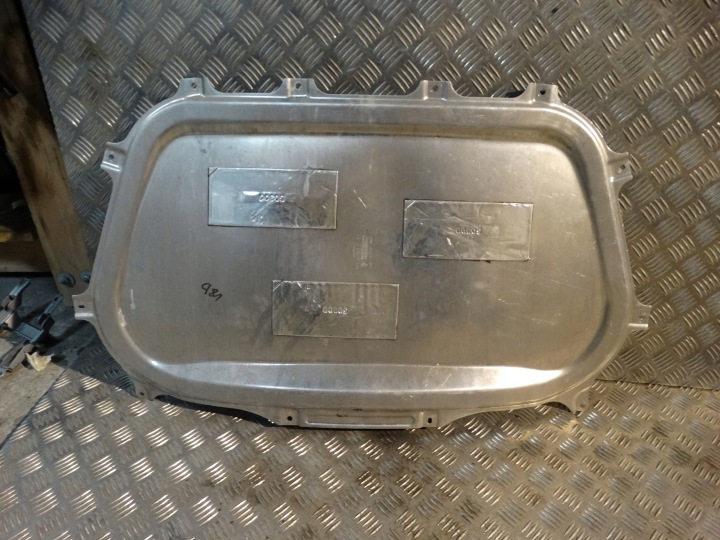 IDEALNA Kryt plech MOTORA PORSCHE 981 911 1 9
