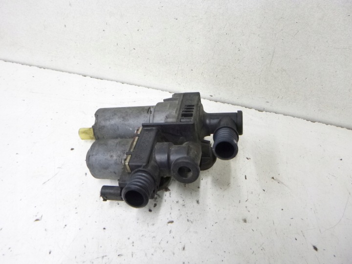 Pompe Circulation d’eau Électrovanne BMW E46 2.0d 2002r. 64.11 8369807
