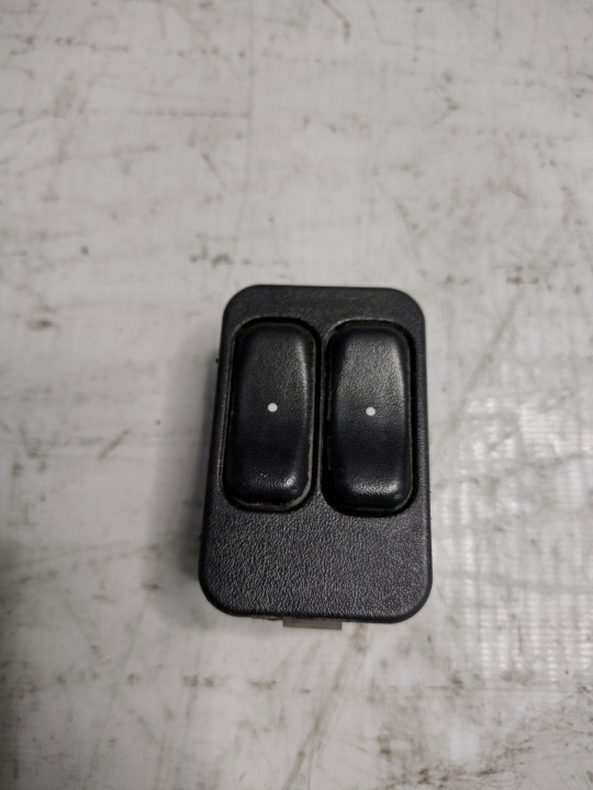 prekidač podizača prozora stakla Opel Corsa C 3D OE 13363202