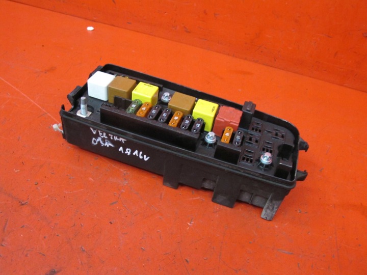 OPEL VECTRA C Z02 02- SIGNUM Szkerény biztosítékszekrény 13144710
