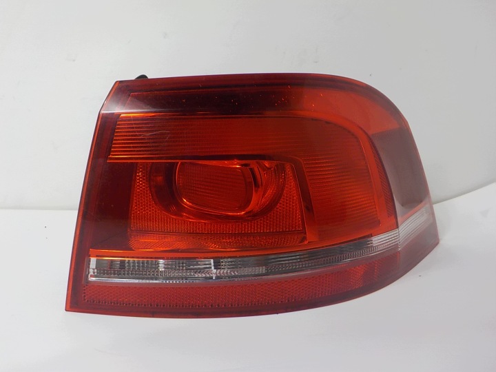 VOLKSWAGEN PASSAT B7 KOMBI light right rear part rear 3AF945096C