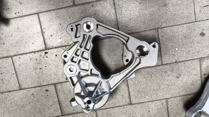 supporto alternatore Renault Scenic E-Tech V 113105MZ0A