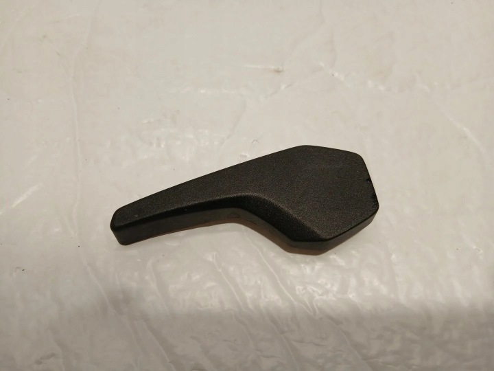 AUDI A4 B9 LIFT handle bracket of the opening bonnets 8W0823661D