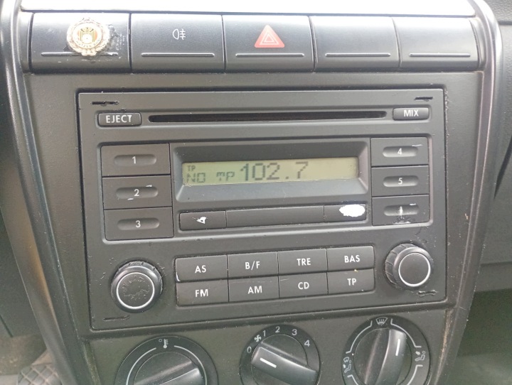 RADIO ORYGINALNE CD brakuje kodu VW Fox 05-11