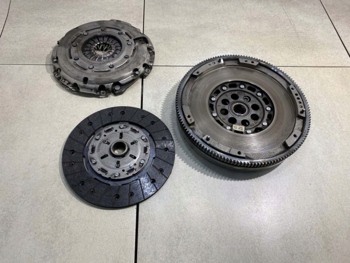 frizione KOMPLET W176 FL 1.6 A2700300205 A0262500501