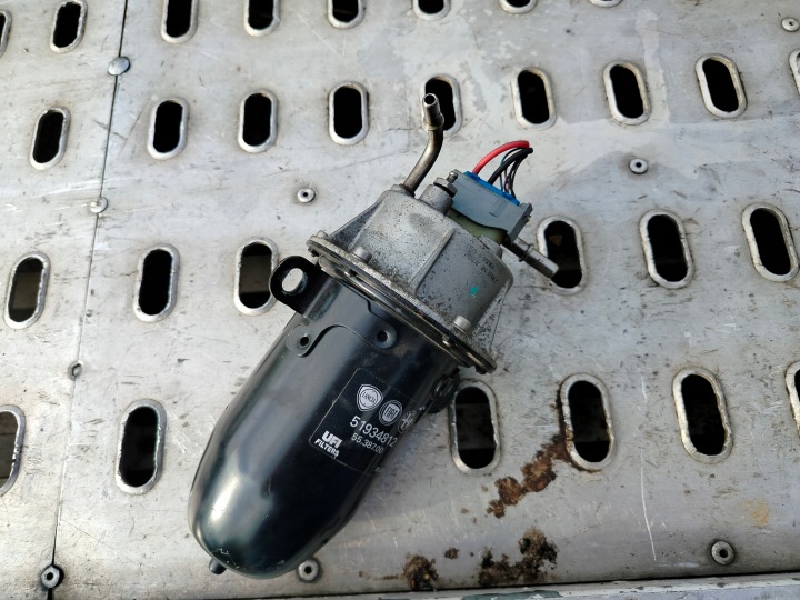 Gehäuse filter des Kraftstoffsbehälters FIAT 500L 1.6 M-JET 51934812
