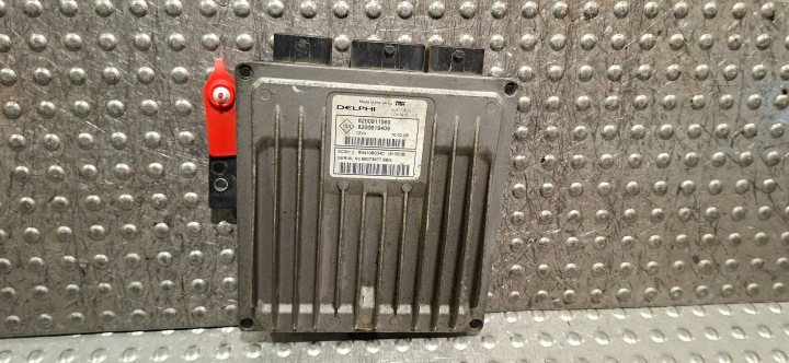ordinateur R0410B034C 8200911560 8200619409 RENAULT CLIO III 1.5 DCI