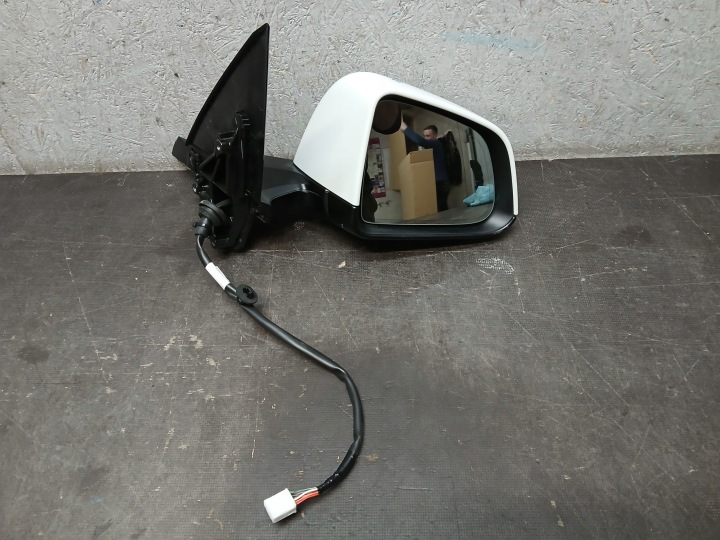 mirror right TESLA Y 11PIN 1609791-00-D
