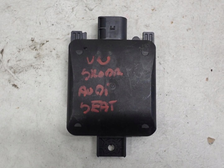 ASYSTENT ARMATURE VW SEAT SKODA AUDI 2Q0907686D