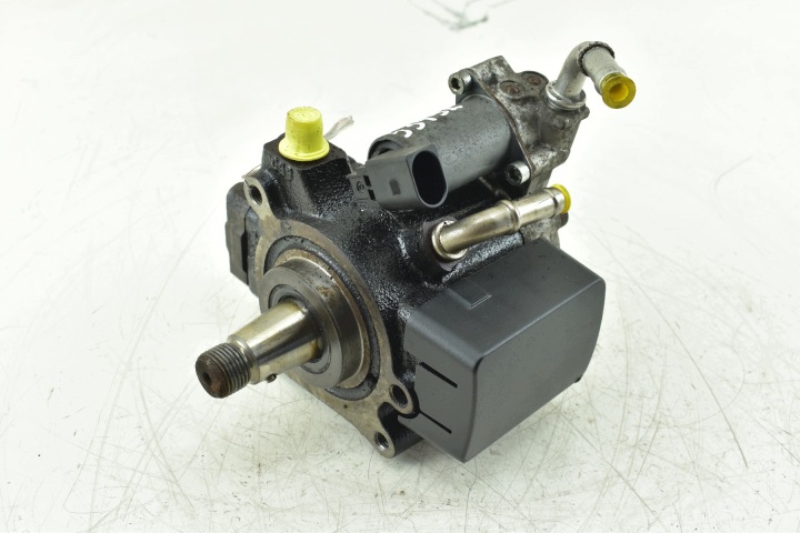 Einspritzpumpe VW GOLF VI AUDI A3 8P SEAT LEON II 1.6 TDI 03L130755E