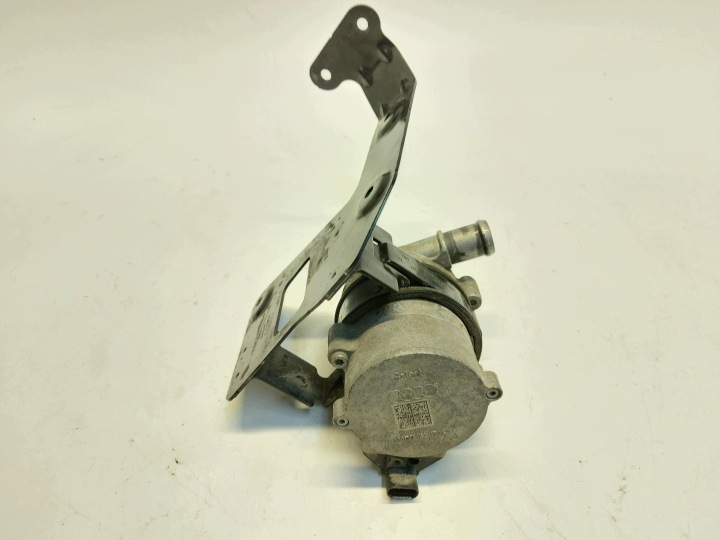 Audi A4 B9 8W LIFT Kombi 8W9 zusätzliche Wasserpumpe 4H0965567