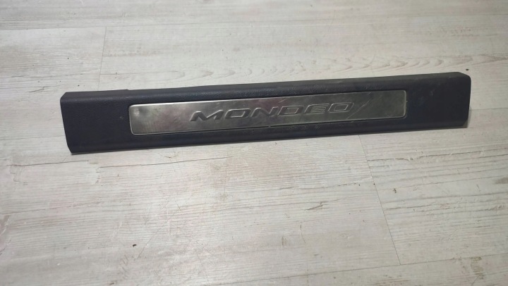 Ford Mondeo MK5 16r 2.0TDCi predok strana pravá lišta Prahová krytka