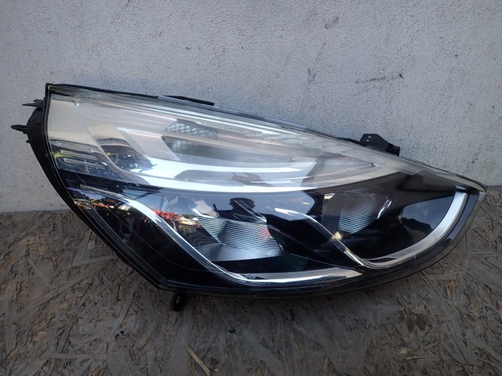 feu droit REFLEKTOR droite RENAULT CLIO IV LIFT 16- 260100653R 220