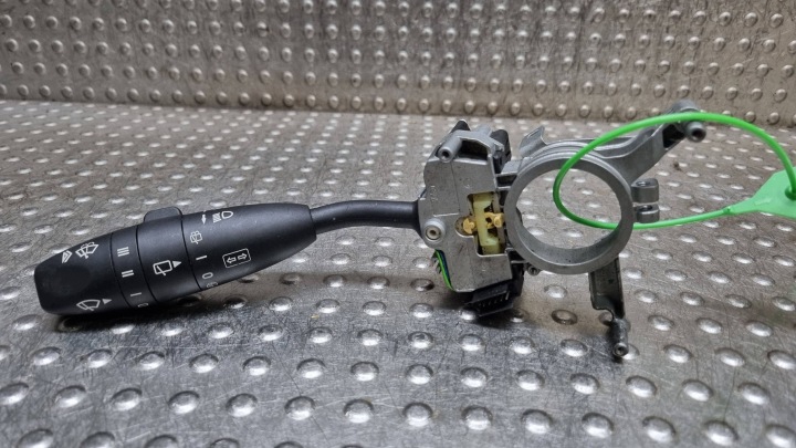 MANETKA Commodo essuie glace A1695450010 MERCEDES W169 W245