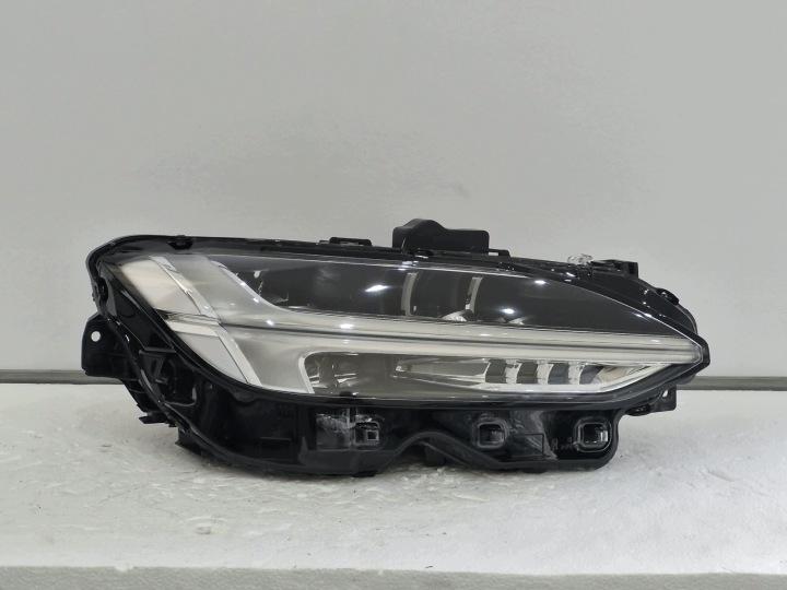 light right Volvo S90 V90 FULL LED
