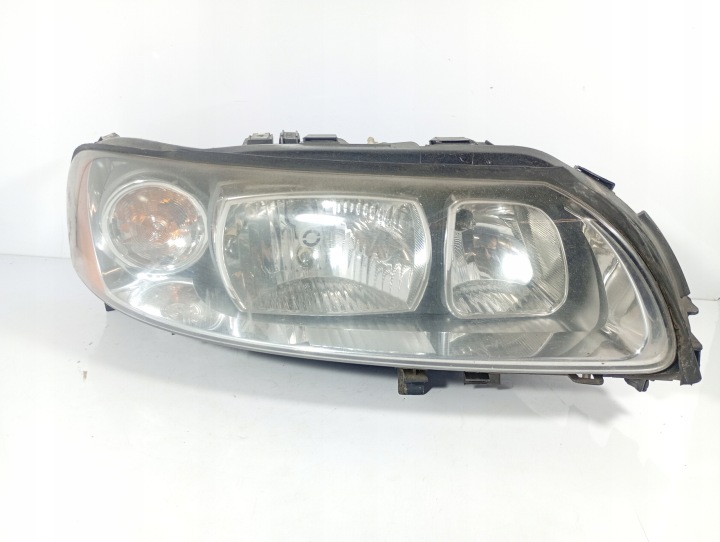 VOLVO V70 II 2 FL 05-08 REFLEKTOR pravý Svetlo predná predok pravá 30698836