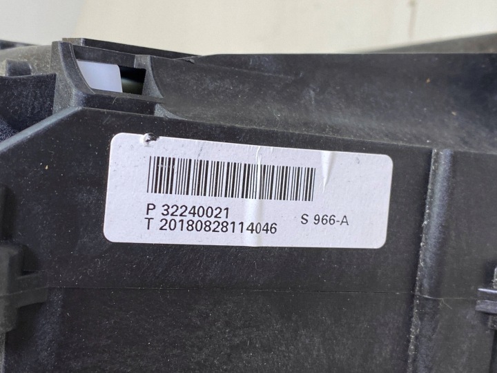 Volvo XC60 2018 Gear shift left / upper 10