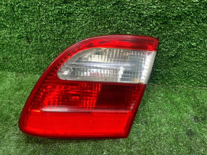 lámpa hátsó hátso jobb csomagtérajtóba MERCEDES E-osztály W211 KOMBI A2118201464