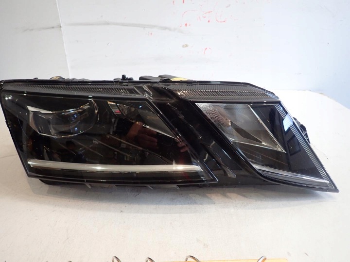 FEUX PHARE AVANT AVANT DROIT SKODA OCTAVIA III LIFT 2016- 5E1941016E