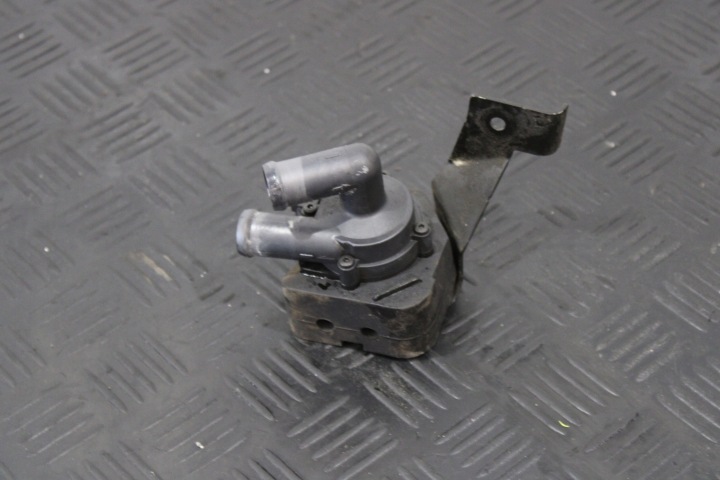pump circulation of water 9239313 BMW 5 F10 F11 KOMBI LIFT
