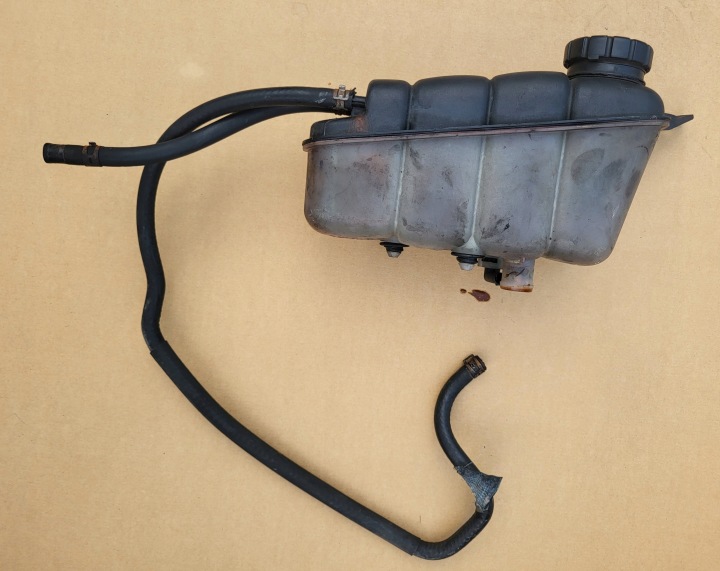 Scheibenwaschbehälter des Wassers des Gasses CHLODZ. DECKEL MERCEDES S-KL W220 2205000049