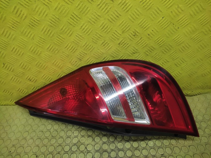 HYUNDAI I30 světlo pravý záď 924022R0