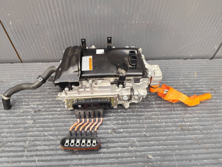 TOYOTA YARIS CROSS hybride INWERTER FALOWNIK G920052181