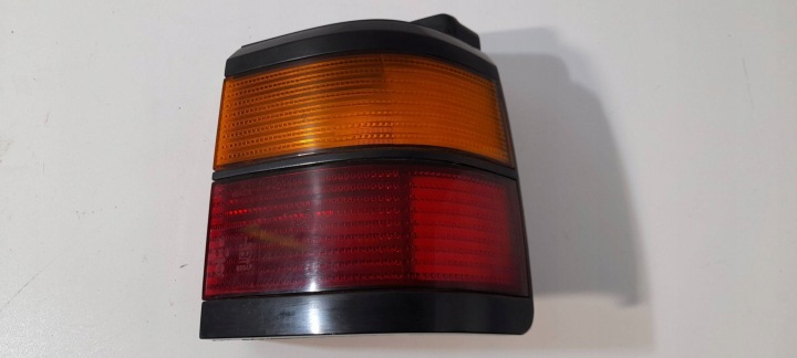 Volkswagen Passat B3 Kombi light rear right 333945112 (R437)