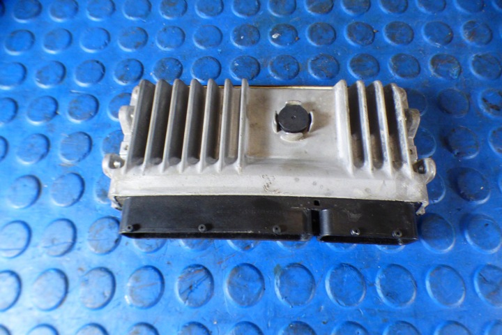 Bedienteil DES MOTORS 89661-0U140 stbdb TOYOTA YARIS III 1.5 B