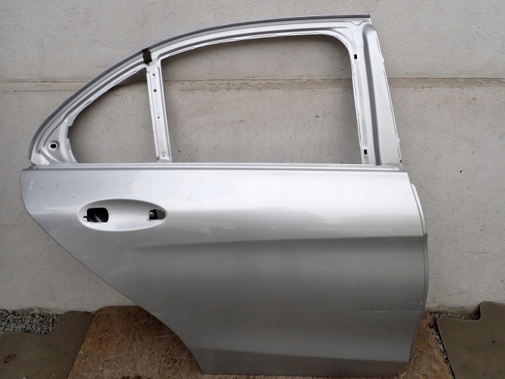 dvere pravé zadné pravý zadok MERCEDES C KLASA 205 SEDAN 14-21R A2057300205