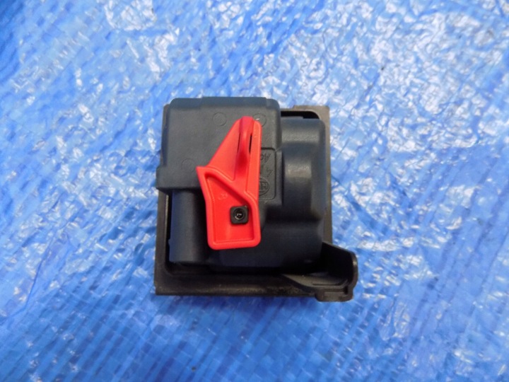 Dämpfer Klappen des Kraftstoffsbehälters MERCEDES ML W166 3,0CDI 13R