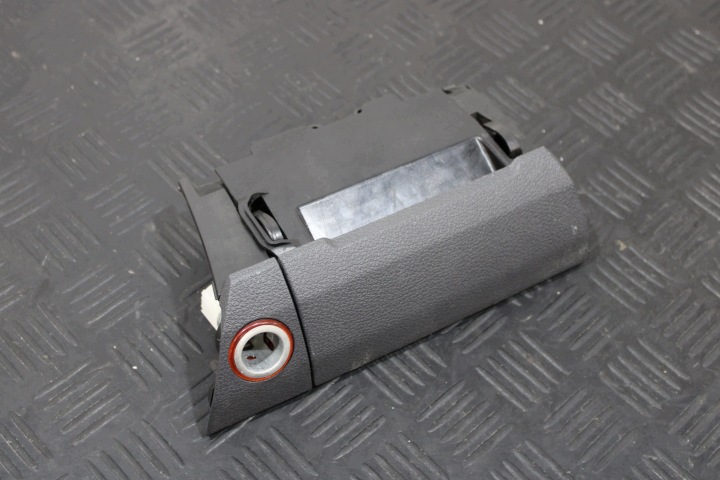 popolník adapter zapaľovača 1T1857961H VW TOURAN 1T0 1T FL 1,9 TDI