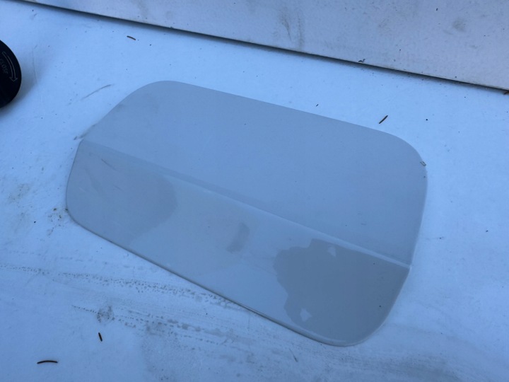 BMW F30 Tankklappe des Kraftstoffsbehälters A300 ALPINWEISS
