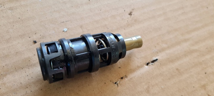 SQ5 80A Q5 snímač termostatu oleja 3.0 TFSI 06M115201F S4 B9 8W S5
