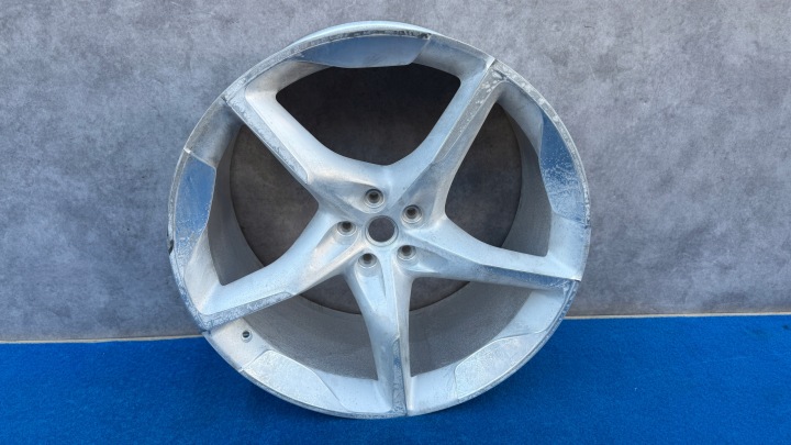 FERRARI PUROSANGUE F175 Jante Jante roue Arrière RH 11JX23 ET34.7 5X114.3 PK2FER