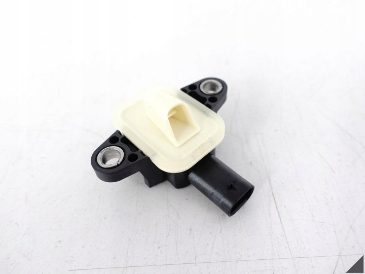 AUDI A8 S8 4H0 D4 RS7 S7 4G8 SKODA VW Beschleunigungssensor Crashsensor Tür vorne R = L
