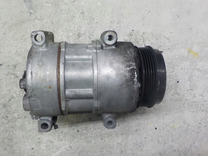 MERCEDES W169 compressor of the air conditioning A0022301411