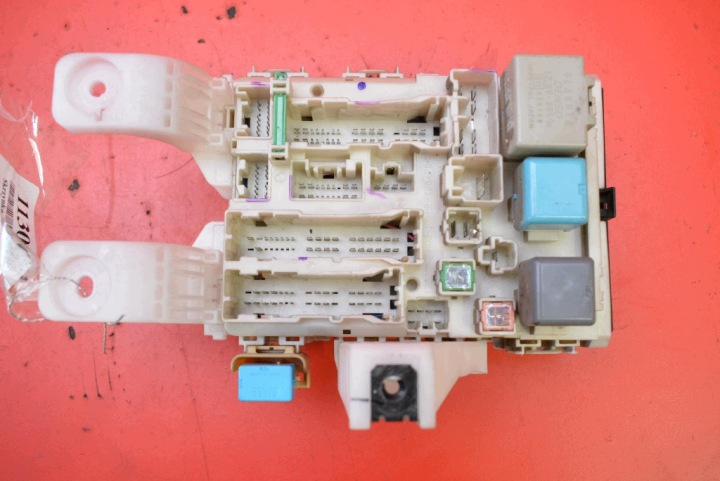 Module fusibles 82730-47290 TOYOTA PRIUS 2 II XW20 1.5 VVTi 77 KM